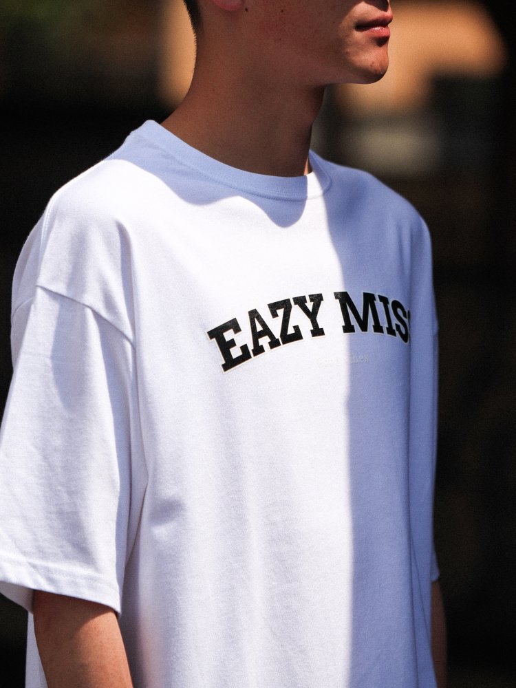 EAZY MISS(イージー・ミス) |EAZY MISS - COLLEGE LOGO TEE (White)