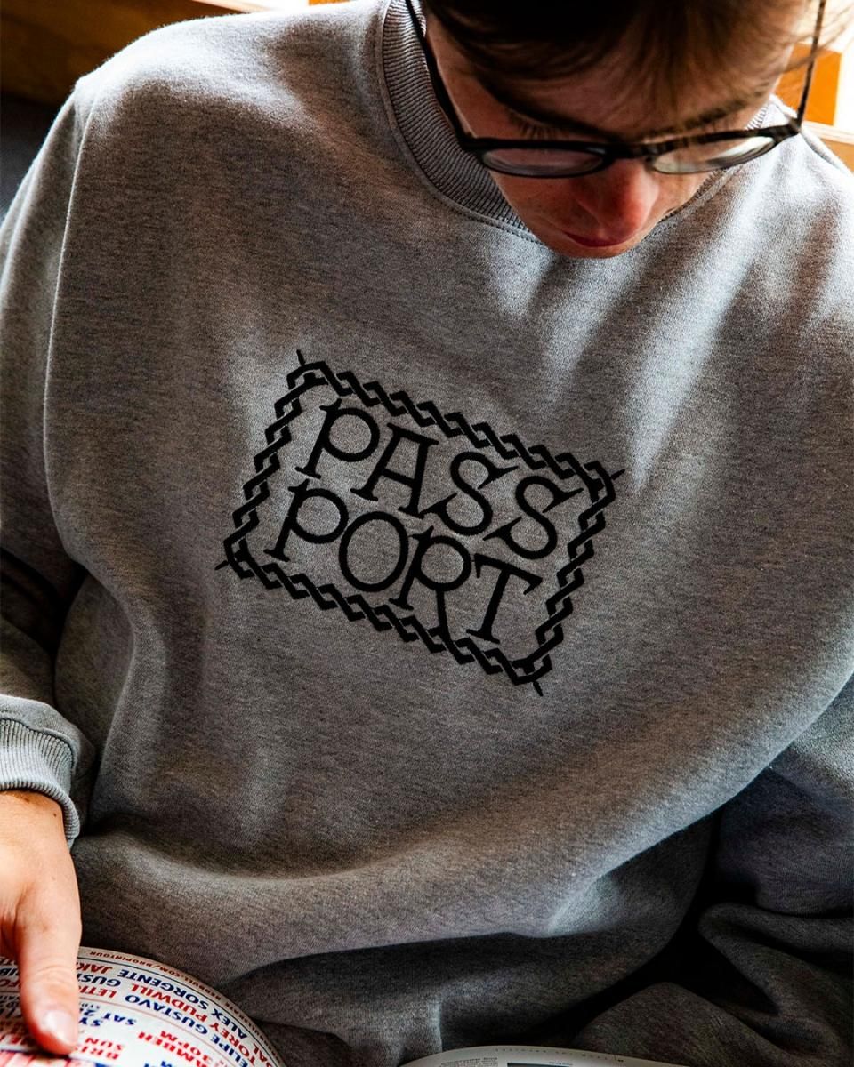 pass-port パスポート　スケーター　刺繍ロゴ　スウェット　M pass-port パスポート スケーター 刺繍ロゴ スウェット M - メルカリ