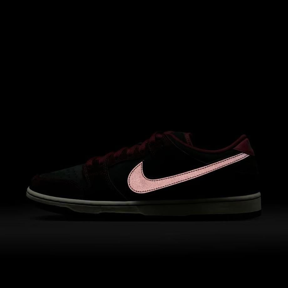 靴 Riot Skateshop Nike SB Dunk Low Pro QS Nike SB Dunk low 'Riot Skateshop' review + on feet - what a
