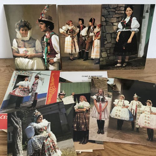 チェコスロヴァキア時代の古いカードセット チェコとモラヴィアの民族衣装 チェコ ドイツ 東欧雑貨のお店 Cedokzakkastore チェドックザッカストアの雑貨通販サイト
