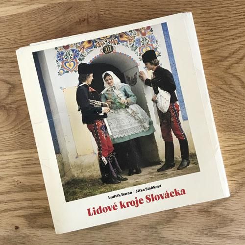 チェコスロヴァキア スロヴァーツカ地方の民族衣装の写真集 - チェコ