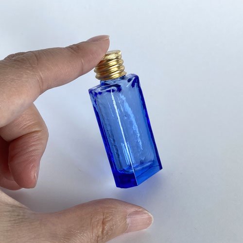 チェコ ボヘミアガラスの香水瓶 青色 細長方形 - チェコ雑貨、チェコ