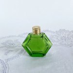 チェコ　ボヘミアガラスの香水瓶　ファーングリーン　六角形
