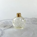 チェコ　ボヘミアガラスの香水瓶　ジョンキル　三輪の花