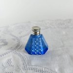 チェコ　ボヘミアガラスの香水瓶　ラピスラズリガラス（銀蓋）　斜めカット