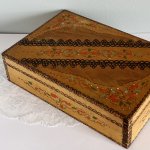 ブルガリアのヴィンテージ木箱　20×30cm　斜めラインの幾何学模様