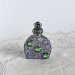 チェコ　装飾付き香水瓶　181　アレキサンドライトガラス　ハートのガラス