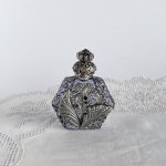 チェコ　装飾付き香水瓶　184　アレキサンドライトガラス　流線形の葉