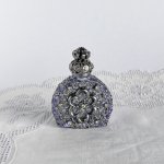 チェコ　装飾付き香水瓶　188　アレキサンドライトガラス　花型7粒クリアガラス