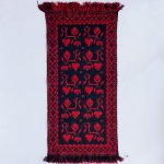 ポーランド・ヤノフ村の織物　48×100　テレサさんの赤と黒の伝統柄