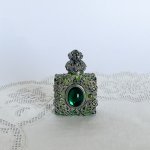 チェコ　装飾付き香水瓶　259　緑色×大きな緑ガラス