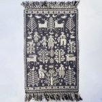 ポーランド・ヤノフ村の織物　47×74　アリチアさんの「きのこ狩り」