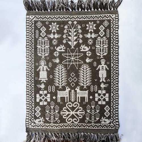 ポーランド・ヤノフ村の織物 60×83 ダヌータさんの男女と伝統模様 