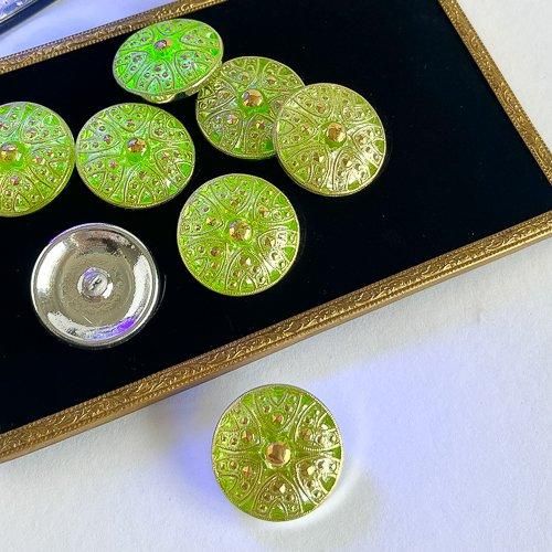 チェコのガラスボタン 27mm 6枚花びら ウランガラス - チェコ