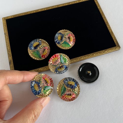 チェコのガラスボタン　27mm　ピンクと青色の花と葉 - チェコ雑貨とチェコ絵本のお店 ハーチェク hacek