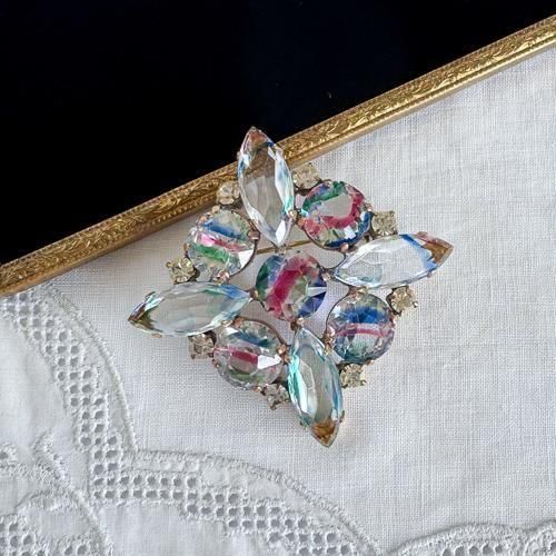 チェコ製 アイリスガラスのジュエリー 15 正方形ブローチ - チェコ雑貨