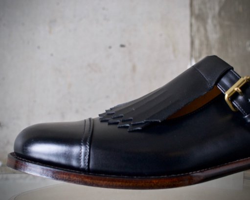 T-strap straight tip with fringe / black calf：forme｜toron（トロン）