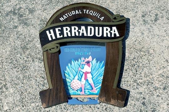 木製パブミラー　エラドゥーラ　テキーラHERRADURA ミラー付きサイン 木製パブミラーエラドゥーラテキーラHERRADURA ミラー付きサイン