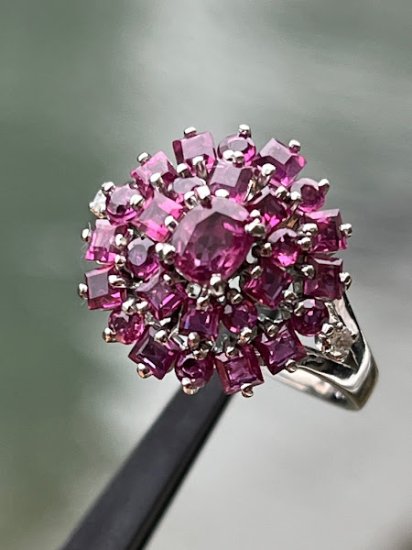 紫がかったルビーにルビーの二重取り巻き 脇にこっそりダイヤモンド リング #14.7 #VJJ23211 昭和ジュエリー - VINTAGE