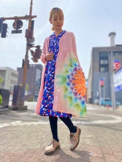 タイダイ染め 前開きのロングワンピース 優しいアースカラーのピンクに美しい大曼荼羅 Tabisora Foolsgold Web タイダイ染め 前開きのロングワンピース 優しいアースカラーのピンクに美しい大曼荼羅 Tabisora Foolsgold Web