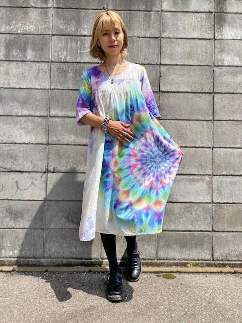 タイダイ染め ロングワンピース Hippies Dye最新作 空や光 虹と水を映す湖面カラーに彩やかに羽を広げる孔雀大曼荼羅 タイダイ染め ロングワンピース Hippies Dye最新作 空や光 虹と水を映す湖面カラーに彩やかに羽を広げる孔雀大曼荼羅