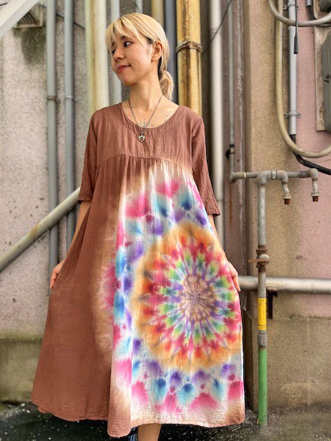 タイダイ染め　ロングワンピース　Hippies Dye最新作　 温かなブラウンに華やかな大曼荼羅