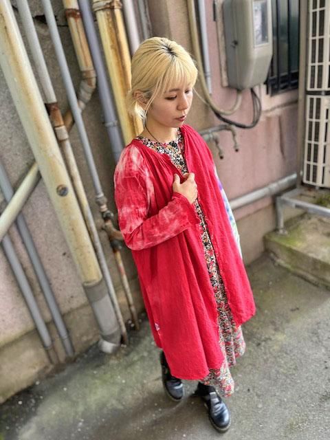 タイダイ染め 前開きワンピース 優しいレッドに美しく幻想的で