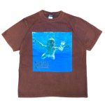 <img class='new_mark_img1' src='https://img.shop-pro.jp/img/new/icons15.gif' style='border:none;display:inline;margin:0px;padding:0px;width:auto;' />ニルヴァーナ　Tシャツ　半袖　ブラウン　ストーンウォッシュ