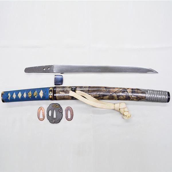 短刀拵え　在銘金蒔絵拵え　模造刀付き　幕末期 短刀拵え 在銘金蒔絵拵え 模造刀付き 幕末期
