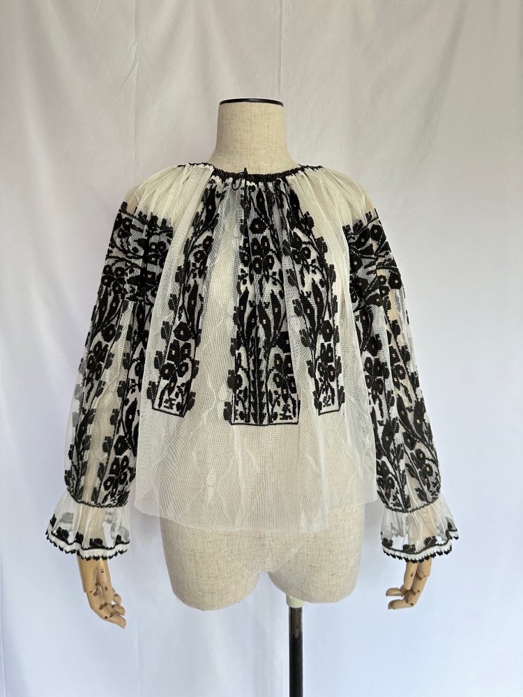 <img class='new_mark_img1' src='https://img.shop-pro.jp/img/new/icons61.gif' style='border:none;display:inline;margin:0px;padding:0px;width:auto;' />vintage see-through romanian blouse NO2