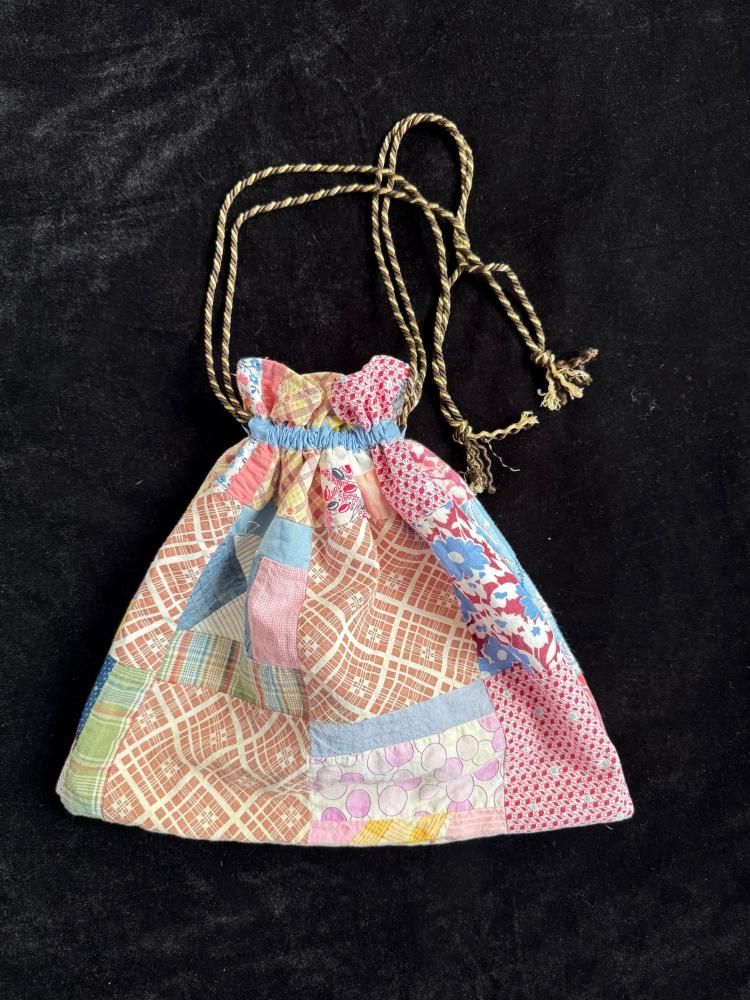 <img class='new_mark_img1' src='https://img.shop-pro.jp/img/new/icons1.gif' style='border:none;display:inline;margin:0px;padding:0px;width:auto;' />moderate original antique quilt purse NO1