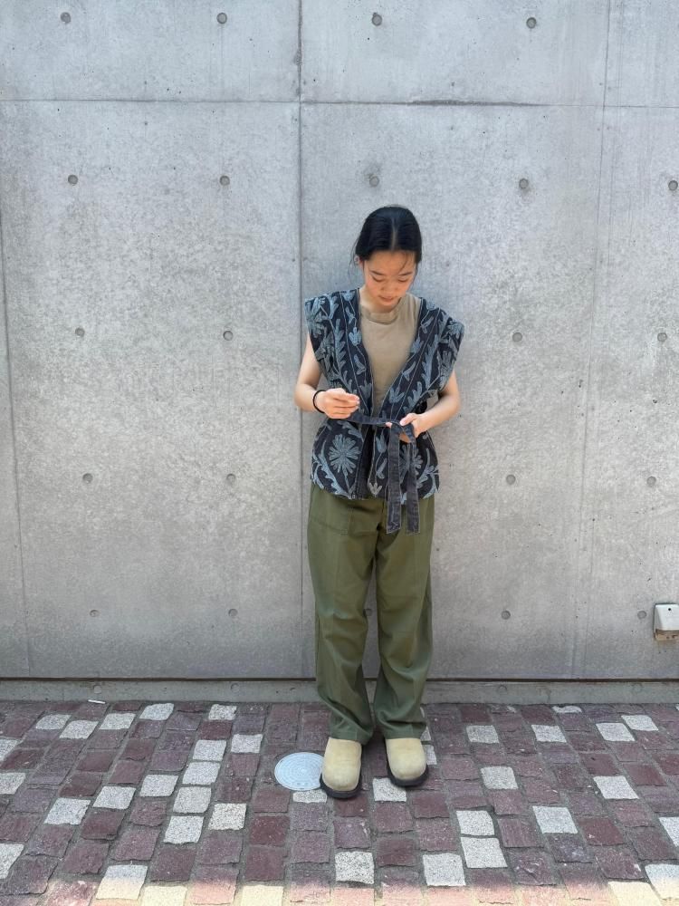 <img class='new_mark_img1' src='https://img.shop-pro.jp/img/new/icons61.gif' style='border:none;display:inline;margin:0px;padding:0px;width:auto;' />Handmade embroidered vest NO2