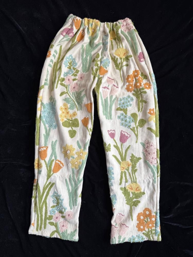 <img class='new_mark_img1' src='https://img.shop-pro.jp/img/new/icons61.gif' style='border:none;display:inline;margin:0px;padding:0px;width:auto;' />moderate original flower embroidery pants NO2
