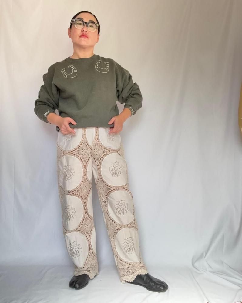 <img class='new_mark_img1' src='https://img.shop-pro.jp/img/new/icons61.gif' style='border:none;display:inline;margin:0px;padding:0px;width:auto;' />moderate original crochetembroidery pants