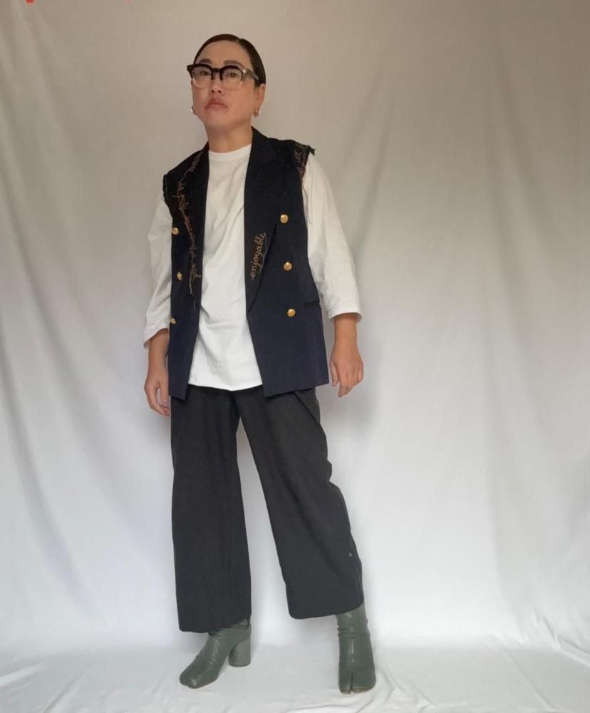 <img class='new_mark_img1' src='https://img.shop-pro.jp/img/new/icons61.gif' style='border:none;display:inline;margin:0px;padding:0px;width:auto;' />collaboration with needlework everyday Navy Vest