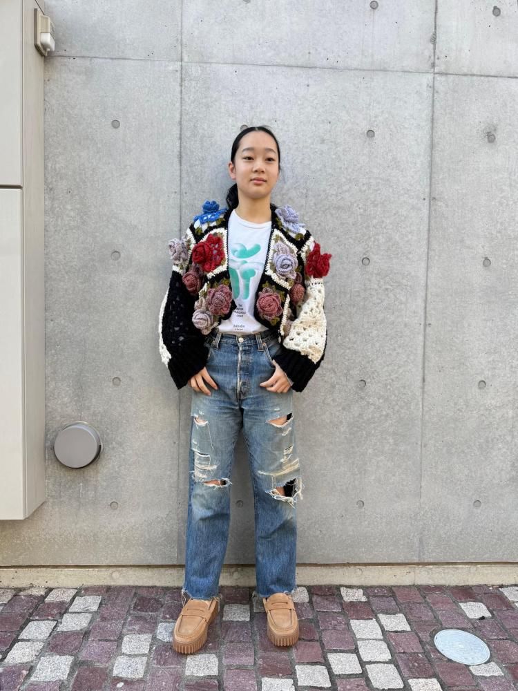 <img class='new_mark_img1' src='https://img.shop-pro.jp/img/new/icons61.gif' style='border:none;display:inline;margin:0px;padding:0px;width:auto;' />HAND KNITTEDD FLOWER CARDIGAN  NO2