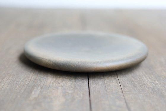 1-6 丸皿22cm 鉄媒染 内田 悠 - 作家ものの生活雑貨 玄道具店