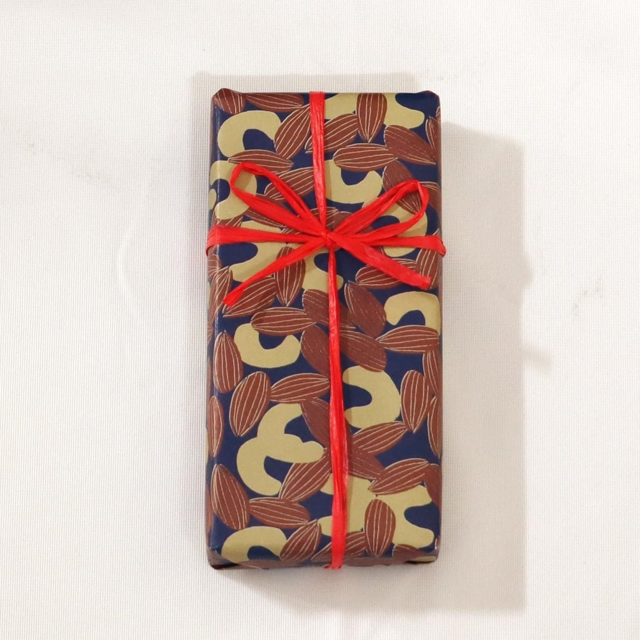 アーモンドとカシューナッツ柄 ネイビー ラッピングペーパー/包装紙 5