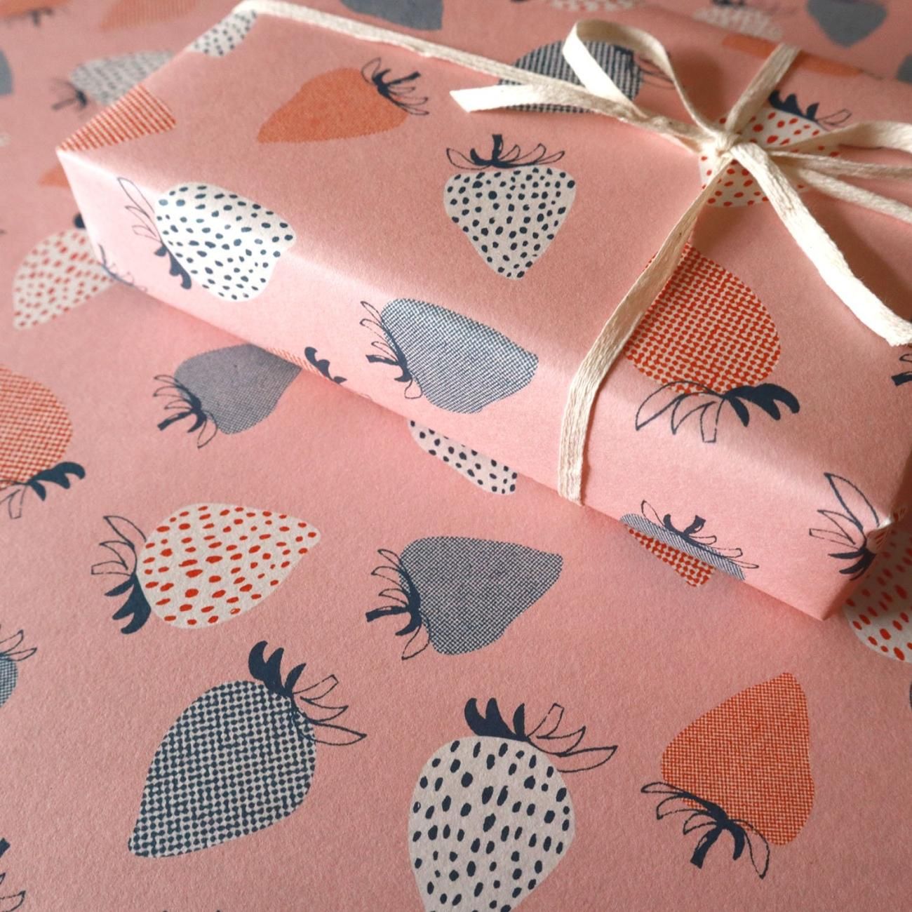 イチゴ柄 ピンク ラッピングペーパー/包装紙 5枚 - おしゃれな海外包装