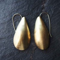 Moule earrings brass