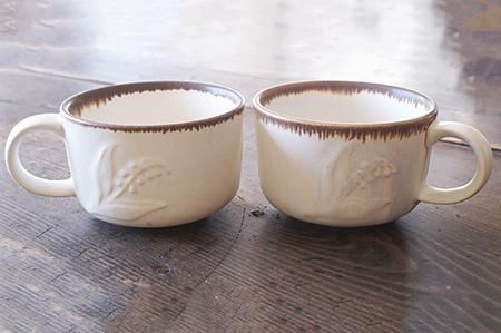 ヨ35 brown line スズランの平マグ（ツヤなし） - 益子焼の小さな