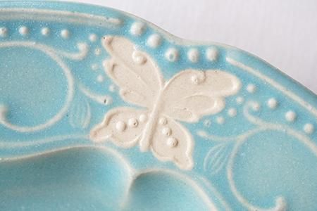 よ2 蝶々のクラシカルプレート - 益子焼の小さな窯元「よしざわ窯