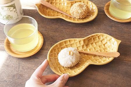 ヨ36 キャメル 大きな落花生のお皿 - 益子焼の小さな窯元