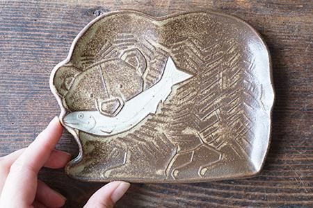 さ*ん様 ヨシノヒトシ　クマの魚釣りデザイン皿 さ*ん様 ヨシノヒトシ クマの魚釣りデザイン皿