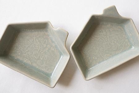 陶器 36点 ア36 薄緑（しっとり） 刺繍模様のお家小鉢 - 益子焼の小さな窯元