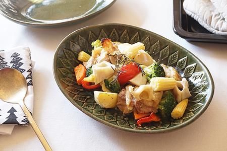 エ1 ベルベットグリーン ツリーパターンの楕円鉢（貫入/釉ヒビあり