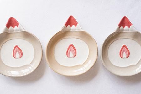 ス31 苺ロールケーキの小皿 - 益子焼の小さな窯元「よしざわ窯
