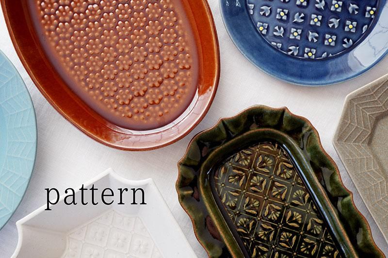 チェーン模様の白い皿 4枚セット チェーン模様の白い皿 4枚セット チェーン模様の白い皿 4枚セット