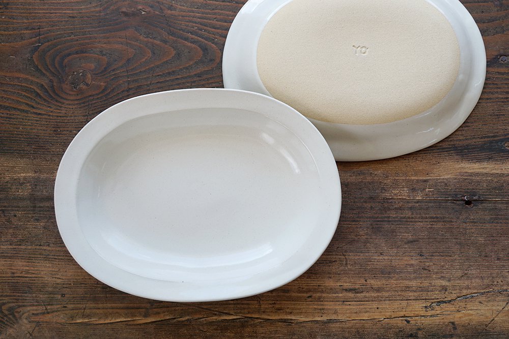 チ６ 白いオーバルリム深皿 - 益子焼の小さな窯元「よしざわ窯」- 生活陶器「onthetable」