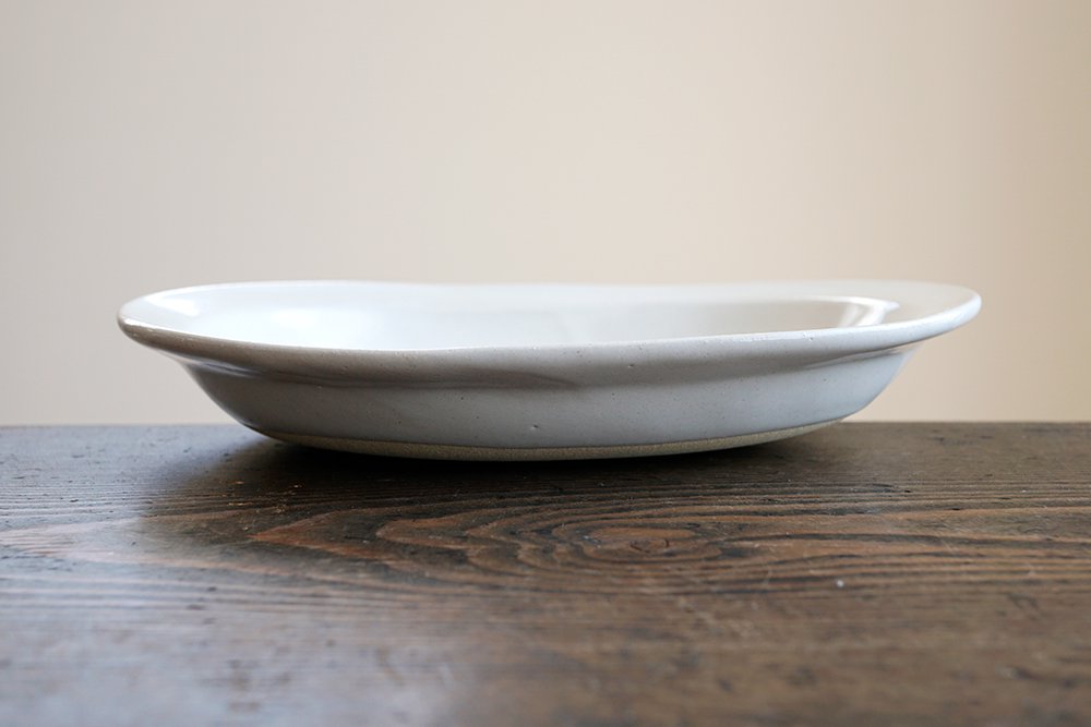 チ６ 白いオーバルリム深皿 - 益子焼の小さな窯元「よしざわ窯」- 生活 